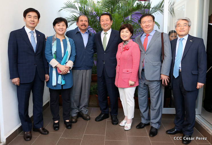Presidente Daniel con Vicepresidente de Asamblea de la Rep&uacute;blica de Corea