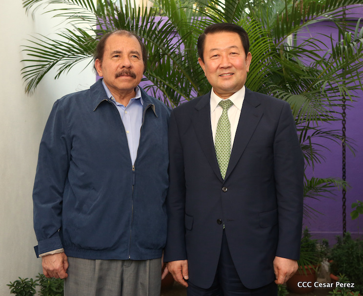 Presidente Daniel con Vicepresidente de Asamblea de la Rep&uacute;blica de Corea