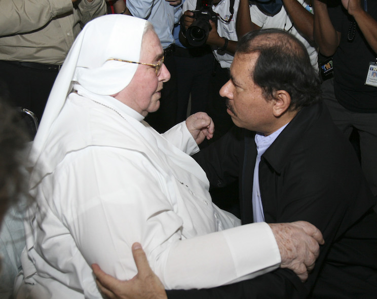 Sor María Rachela y Presidente Daniel Ortega
