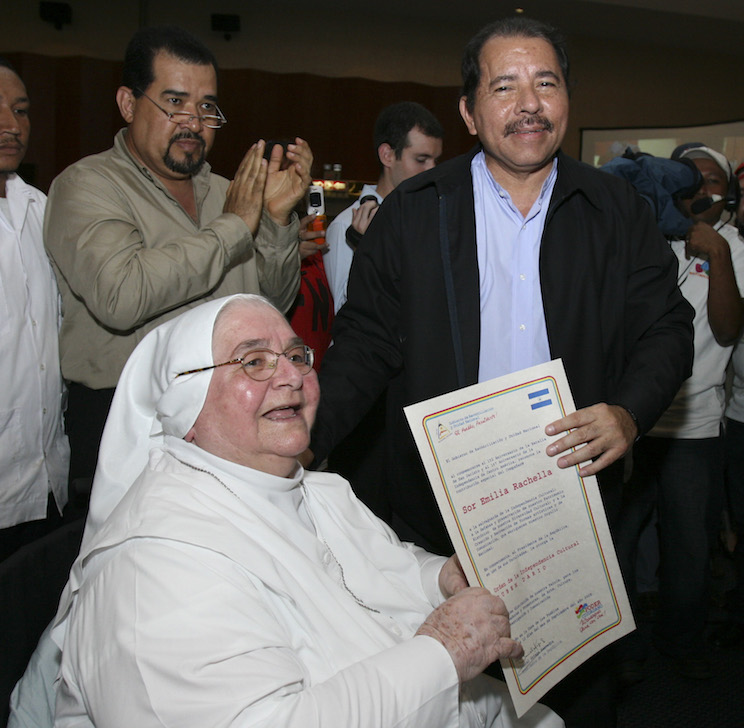 Sor María Rachela y Presidente Daniel Ortega