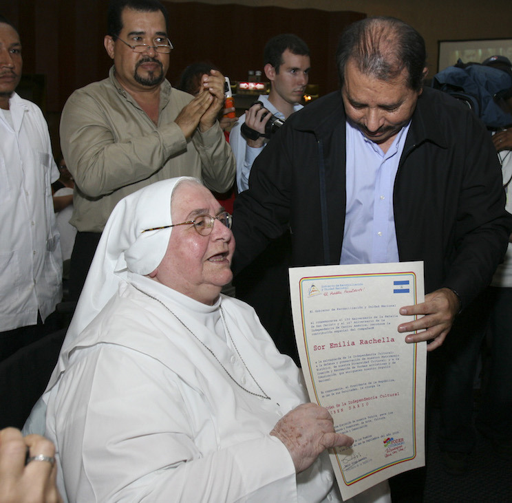 Sor María Rachela y Presidente Daniel Ortega