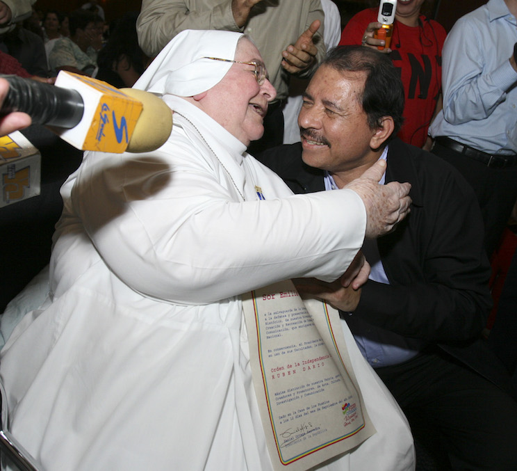 Sor María Rachela y Presidente Daniel Ortega
