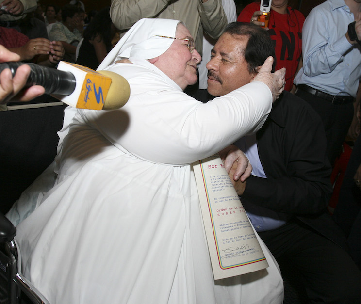 Sor María Rachela y Presidente Daniel Ortega