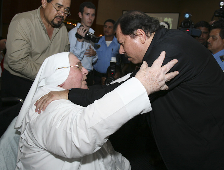 Sor María Rachela y Presidente Daniel Ortega
