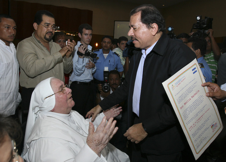 Sor María Rachela y Presidente Daniel Ortega