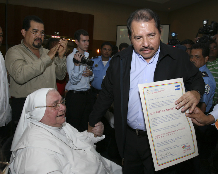 Sor María Rachela y Presidente Daniel Ortega