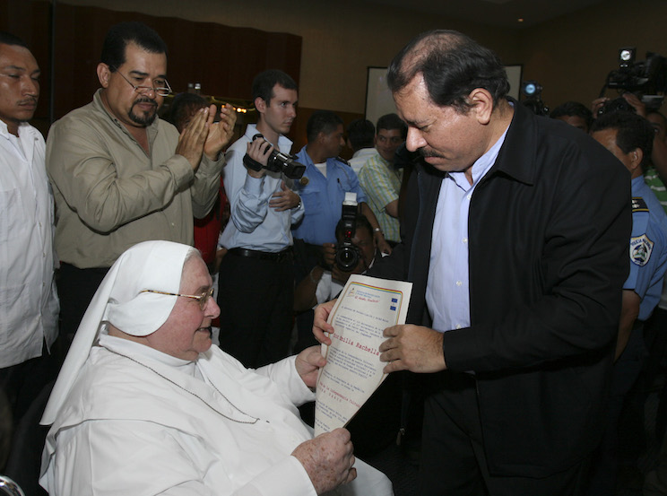 Sor María Rachela y Presidente Daniel Ortega