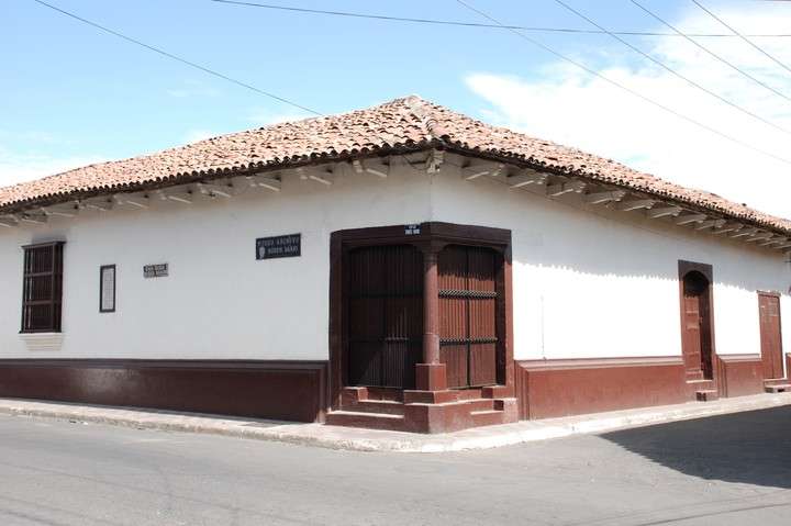 Le&oacute;n