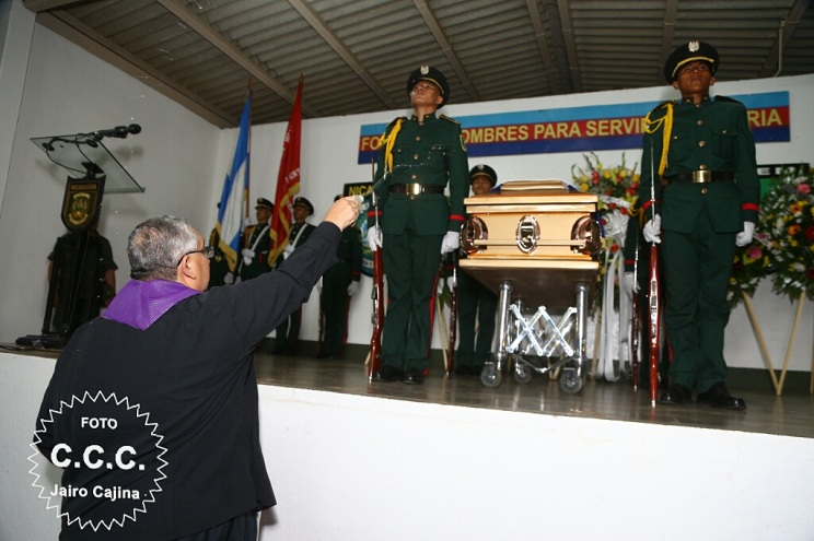 homenaje-postumo
