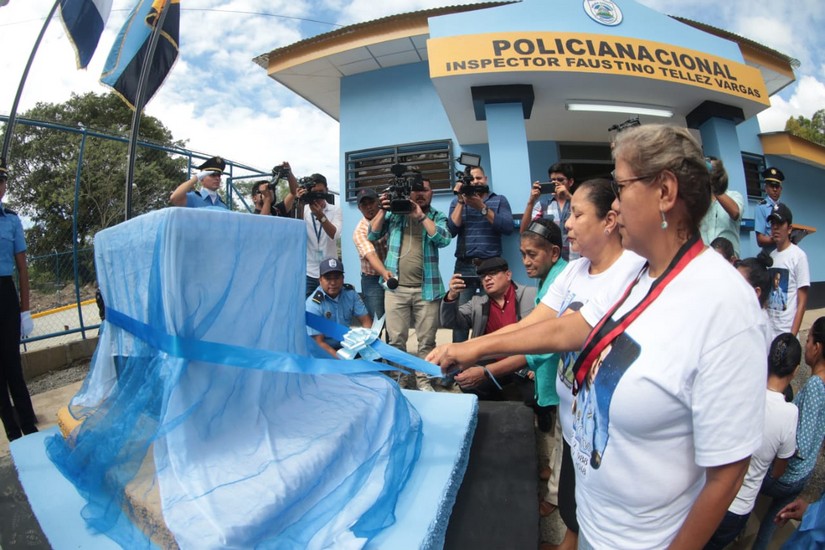 POLICIA