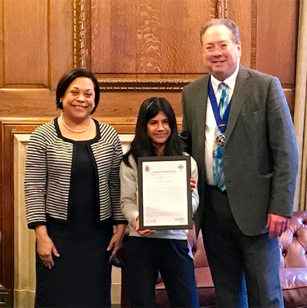 nicarag&uuml;ense-recibe certificado-record-guinness
