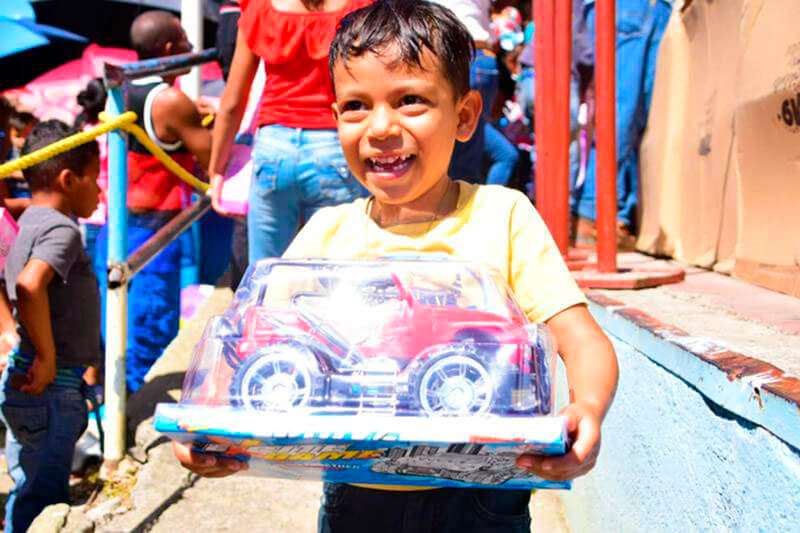 entrega-juguetes-en-nicaragua-navidad