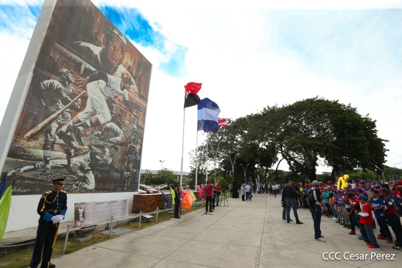 homenaje-roberto-clemente