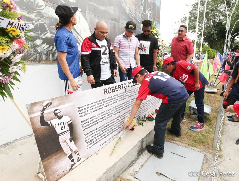 homenaje-roberto-clemente