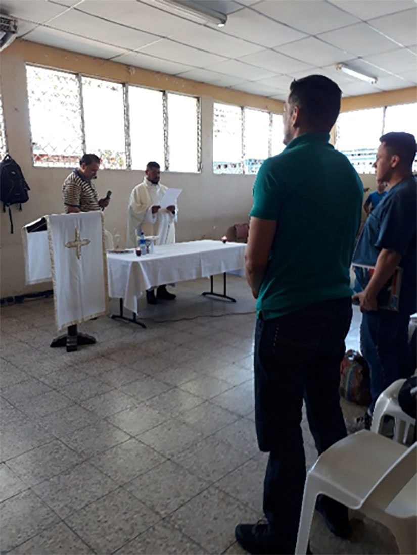 actividad-religiosa-sistema-penitenciario-la modelo y granada