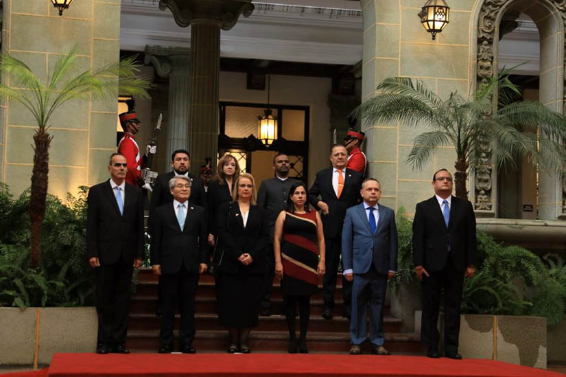 Embajadora Lilliam del Carmen Méndez, presenta  cartas credenciales al Presidente de Guatemala