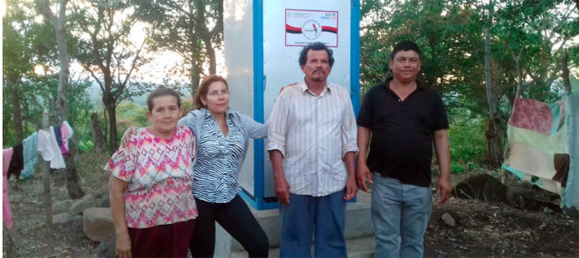 entrega de letrinas