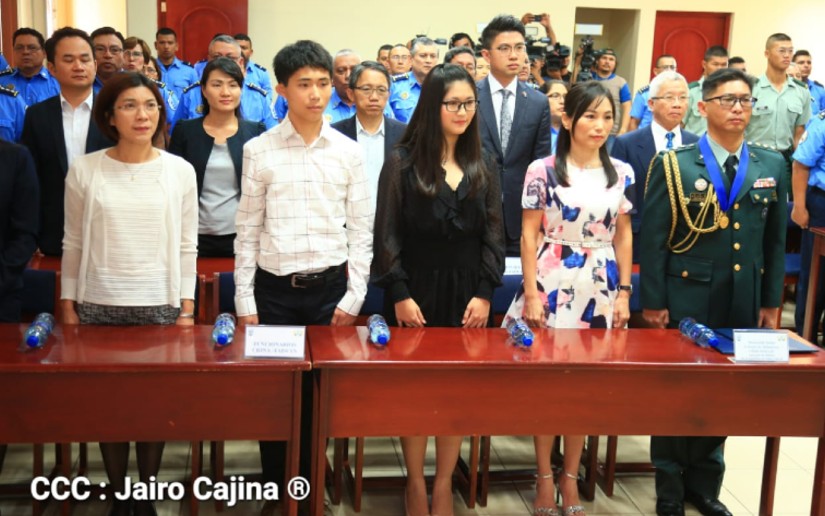  condecora a Agregado de Defensa de Taiw&aacute;n 