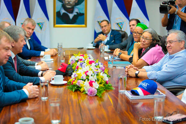 delegacion-rusia-mausoleo-carlos fonseca