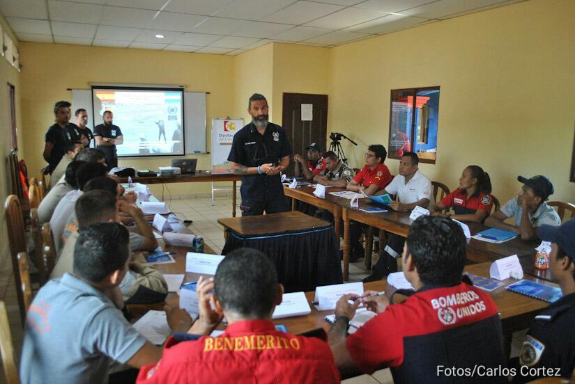 bomberos-capacitacion-recate-acuatico