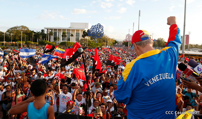 caminata en conmemoración a chávez