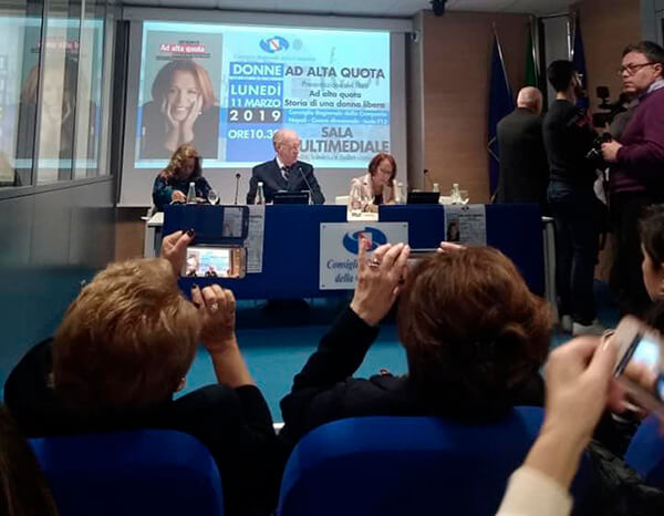 Nicaragua participa conmemoración del día de la mujer en la ciudad de Napolés