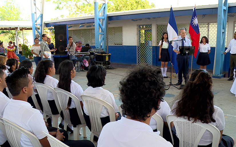 donacion-taiwan-nicaragua-libros-matematicas