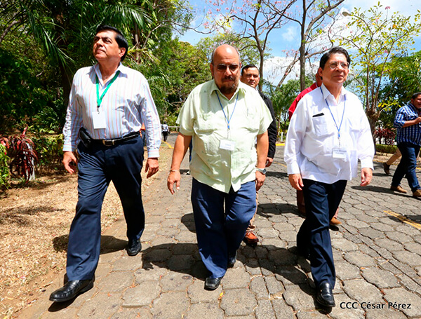 delegacion-gobierno-mesa-negociacion