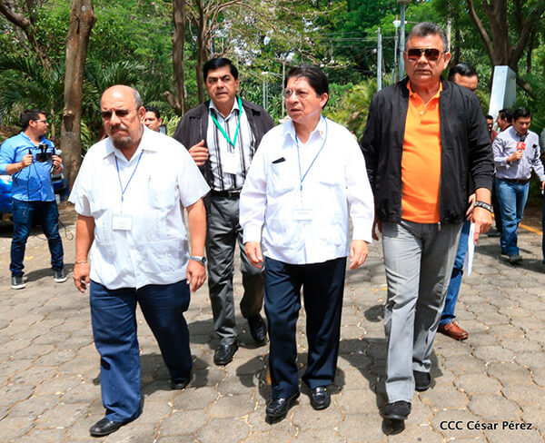 delegacion-gobierno-mesa-negociacion