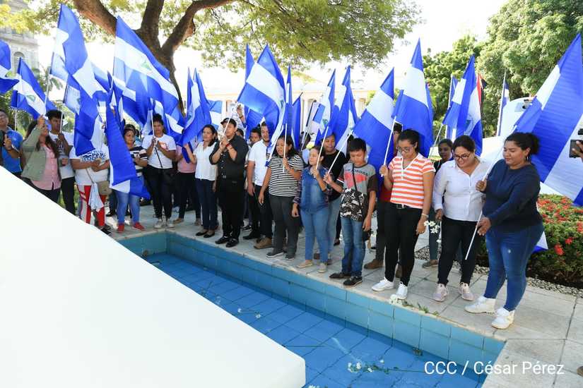 juventud-homenaje-mausoleo