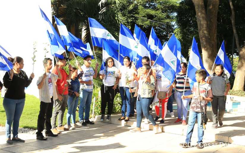 juventud-homenaje-mausoleo