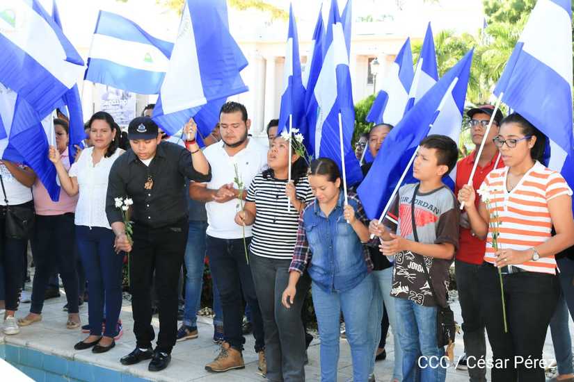 juventud-homenaje-mausoleo