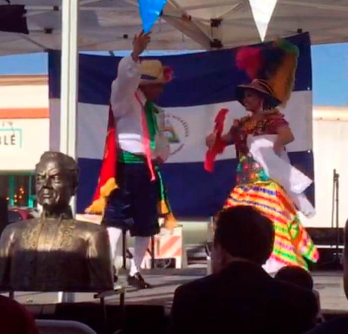 dedican-a-ruben-dario-plaza-parque-california-