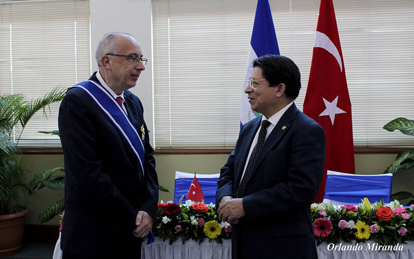 condecoracion-embajador-turquia