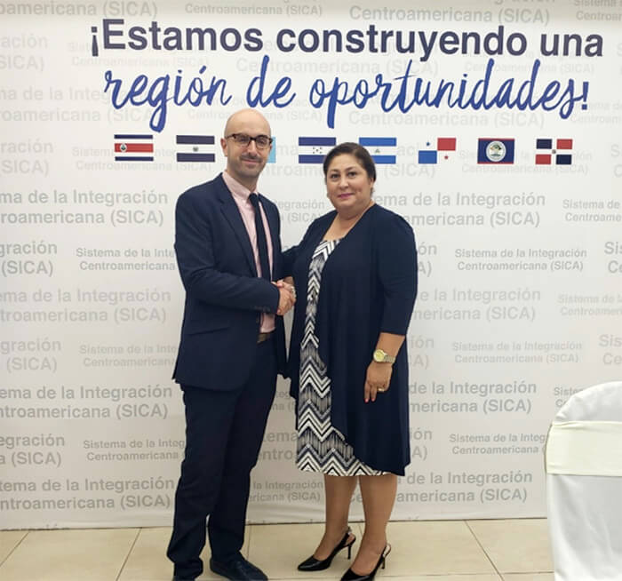 martha-ruiz-nicaragua-junto-a-presidenta-commca-