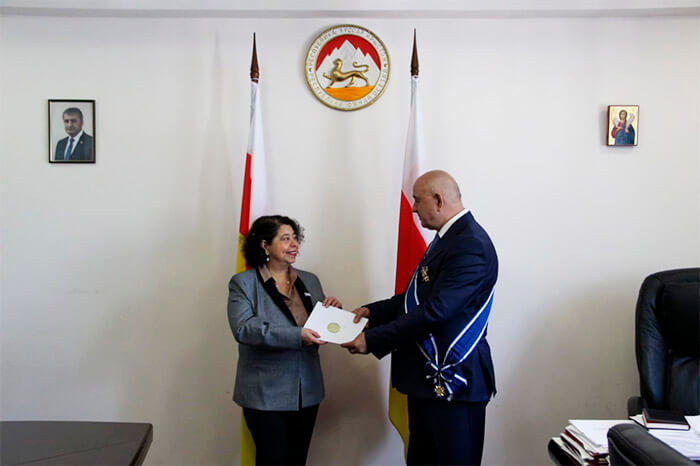 presidente-osetia-sur-embajadora-nicaragua-entrega-cartas-credenciales