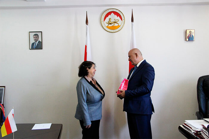 presidente-osetia-sur-embajadora-nicaragua-entrega-cartas-credenciales
