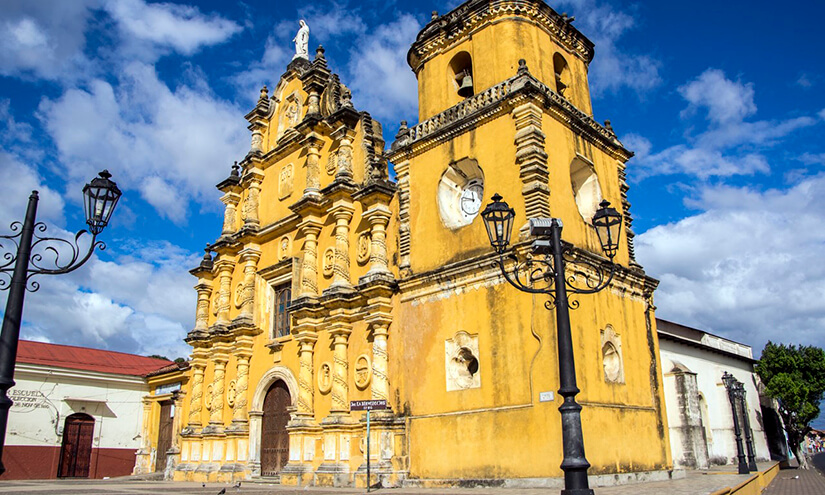 iglesia-la-recoleccion-leon-nicaragua