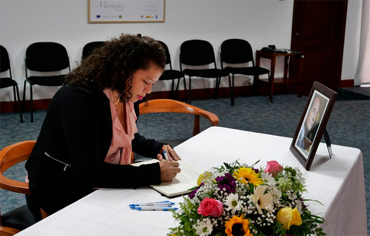 nicaragua-firma-libro-condolencias-embajada-de-francia