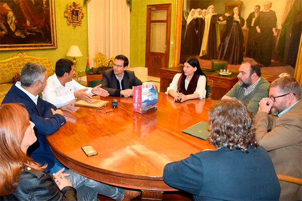 Embajador de Nicaragua sostiene encuentro con Alcalde de Granada en España