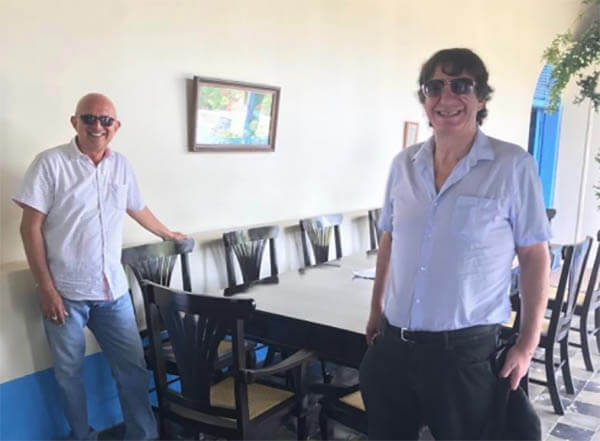 Catedr&aacute;tico Adam Feinstein visit&oacute; Niquinohomo