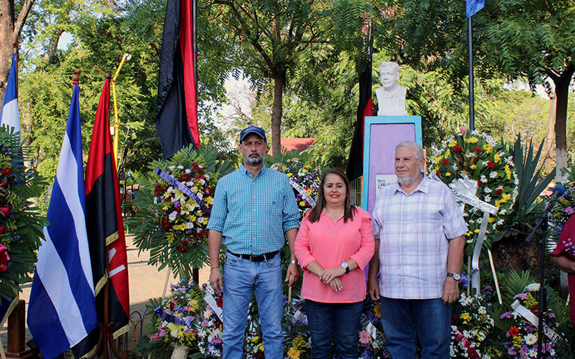 homenaje-carlos-ulloa