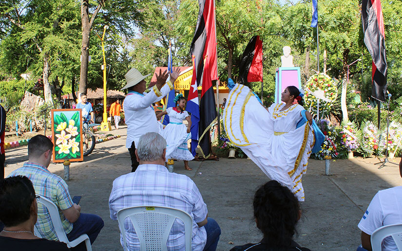 homenaje-carlos-ulloa
