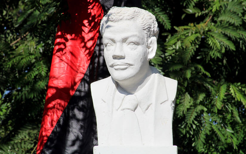 homenaje-carlos-ulloa