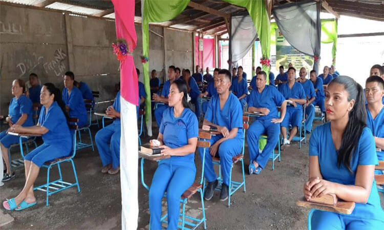 presos-participan-en-culto-por-videoconferencia