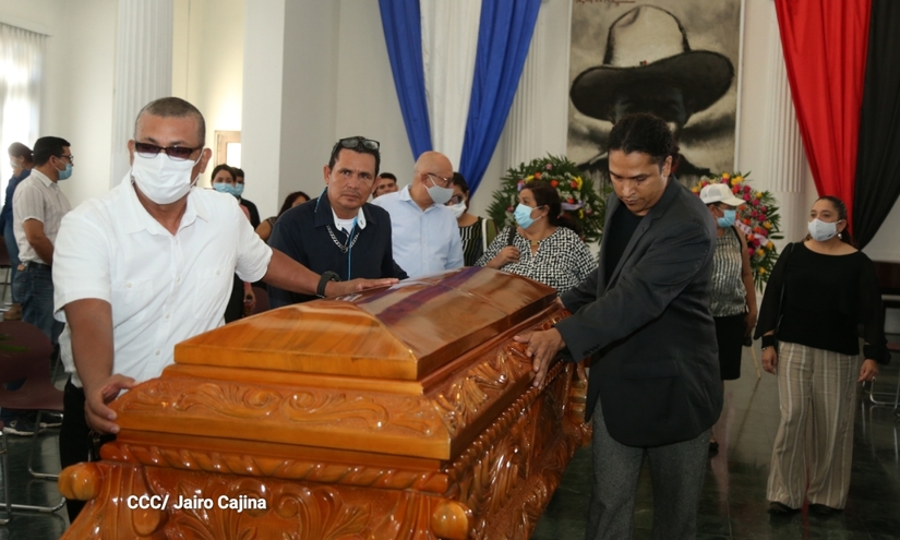 homenaje-postumo
