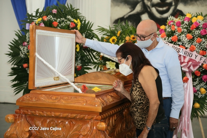 homenaje-postumo
