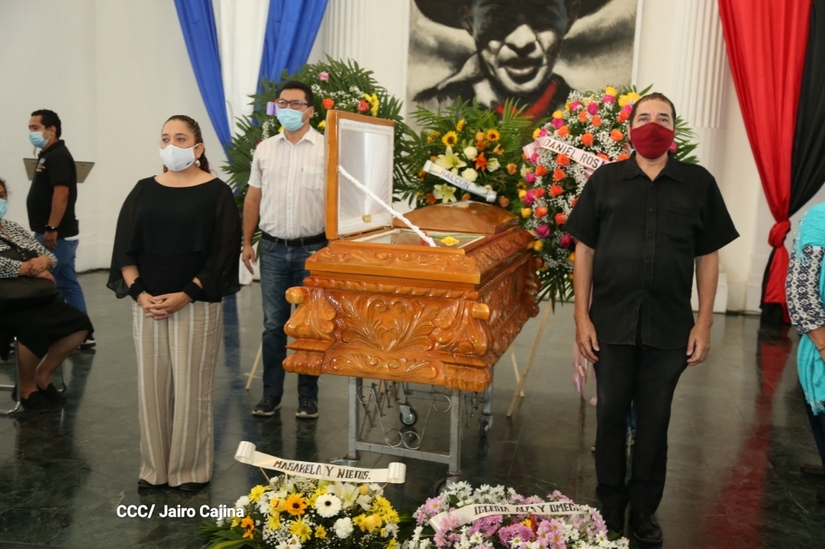 homenaje-postumo