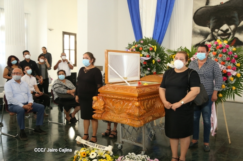 homenaje-postumo