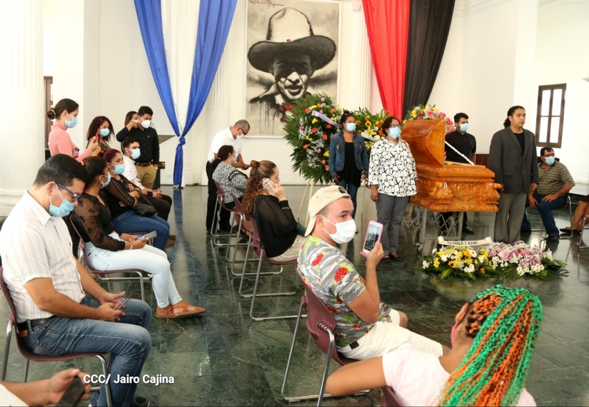 homenaje-postumo